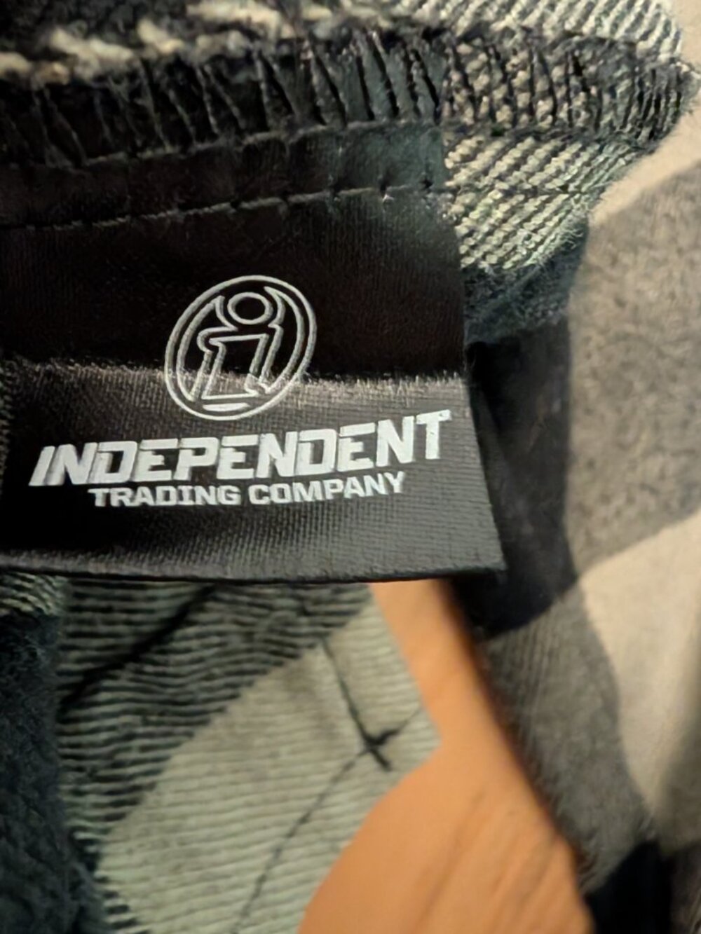 Independent Trading Company Black Plaid Flannel Shirt Size L - Picture 5 of 6